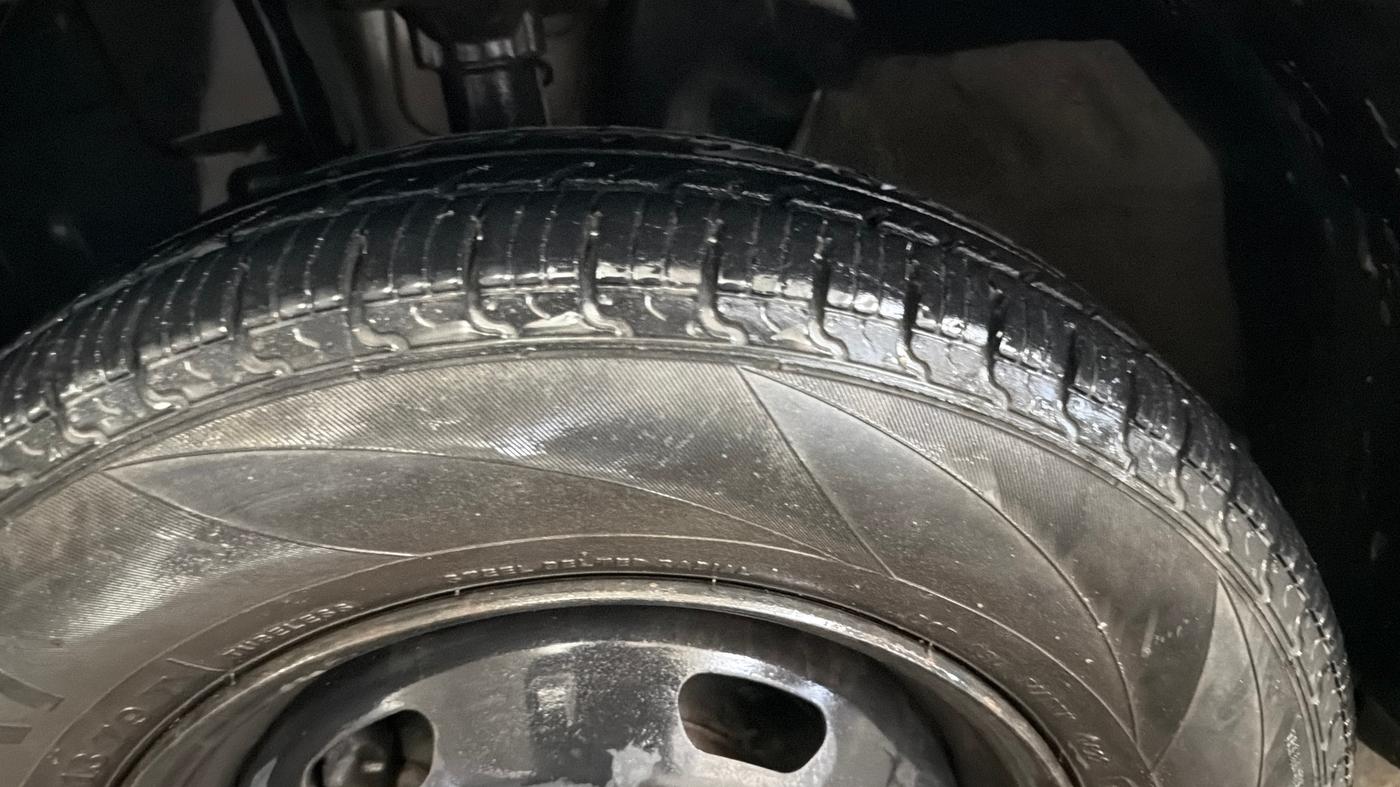 2016 Renault Kwid RXT 1.0, Petrol, Manual, 1,09,586 km, Left Front Tyre Tread