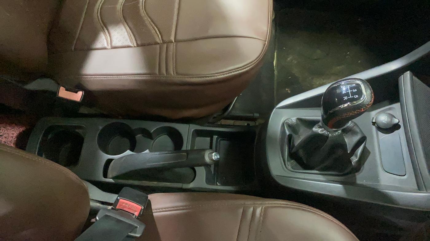2016 Ford New Figo TREND 1.2 PETROL, Petrol, Manual, 57,959 km, Gear Lever