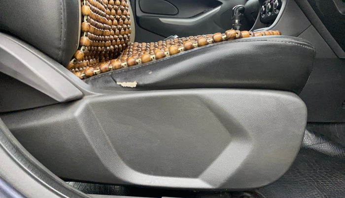 2018 Ford New Figo TREND 1.2 PETROL, Petrol, Manual, 95,917 km, Driver Side Adjustment Panel