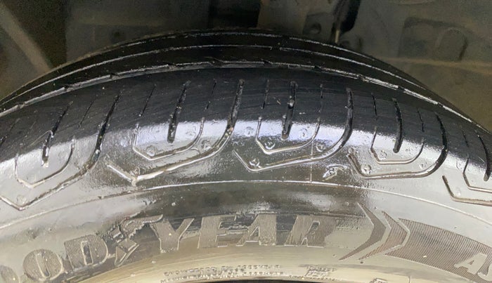 2018 Ford New Figo TREND 1.2 PETROL, Petrol, Manual, 95,917 km, Left Front Tyre Tread