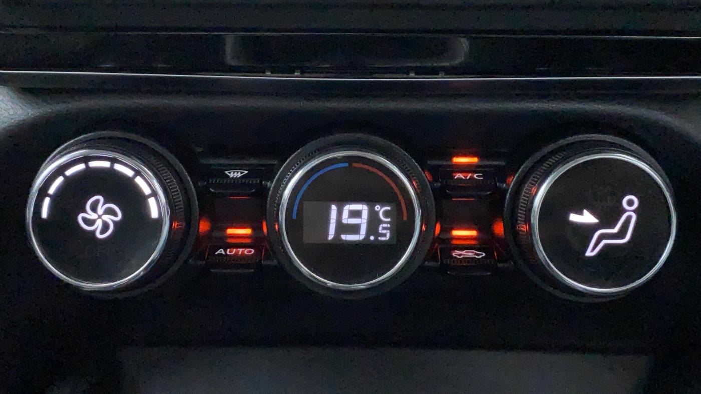 2021 Nissan MAGNITE XV PRIMIUM MT, Petrol, Manual, 8,345 km, Automatic Climate Control