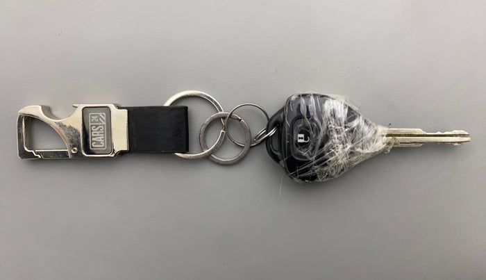 2013 Toyota Innova 2.5 VX 7 STR BS IV, Diesel, Manual, 1,02,551 km, Key Close-up