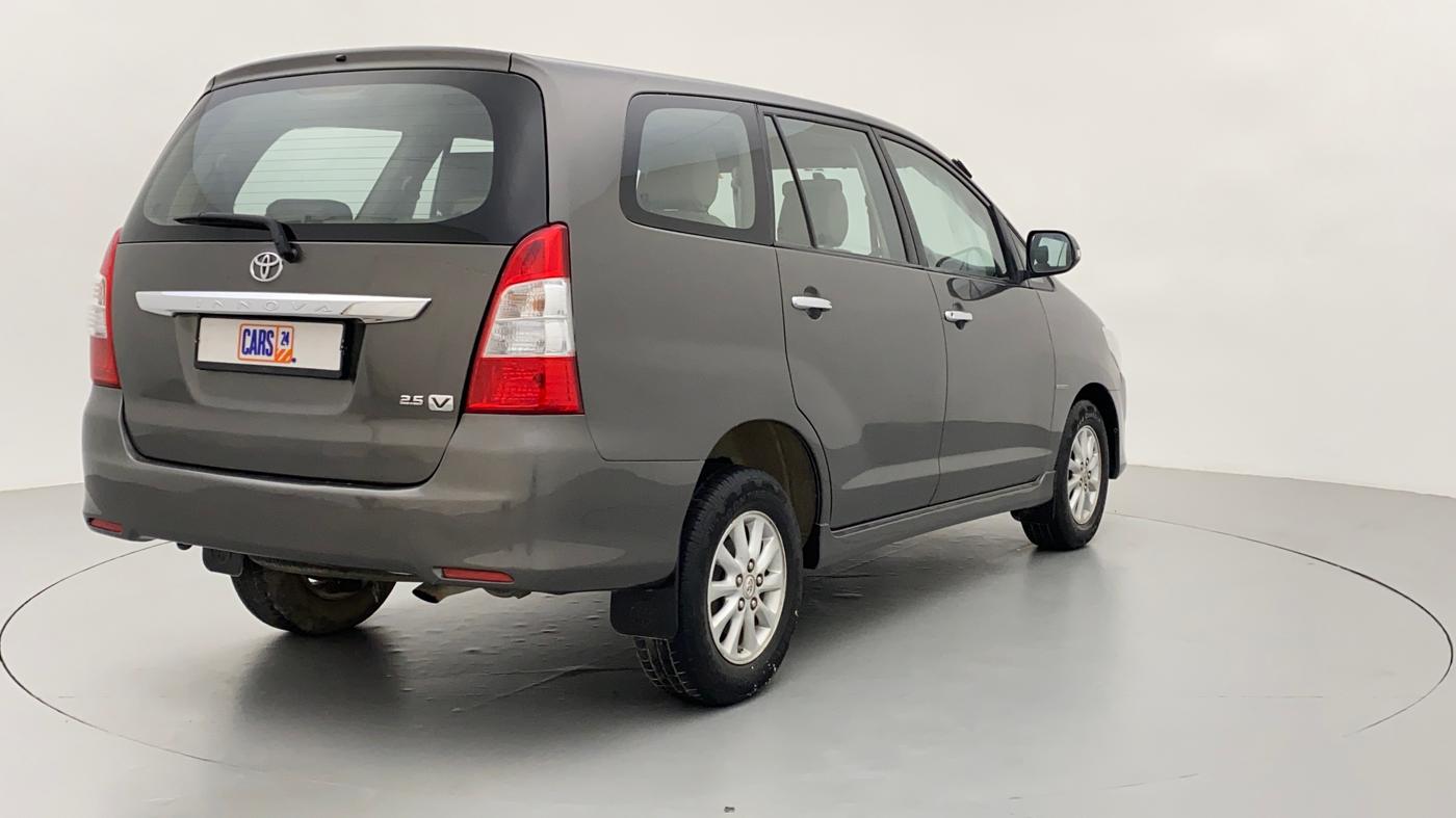 2013 Toyota Innova 2.5 VX 7 STR BS IV, Diesel, Manual, 1,02,551 km, Right Back Diagonal (45- Degree) View