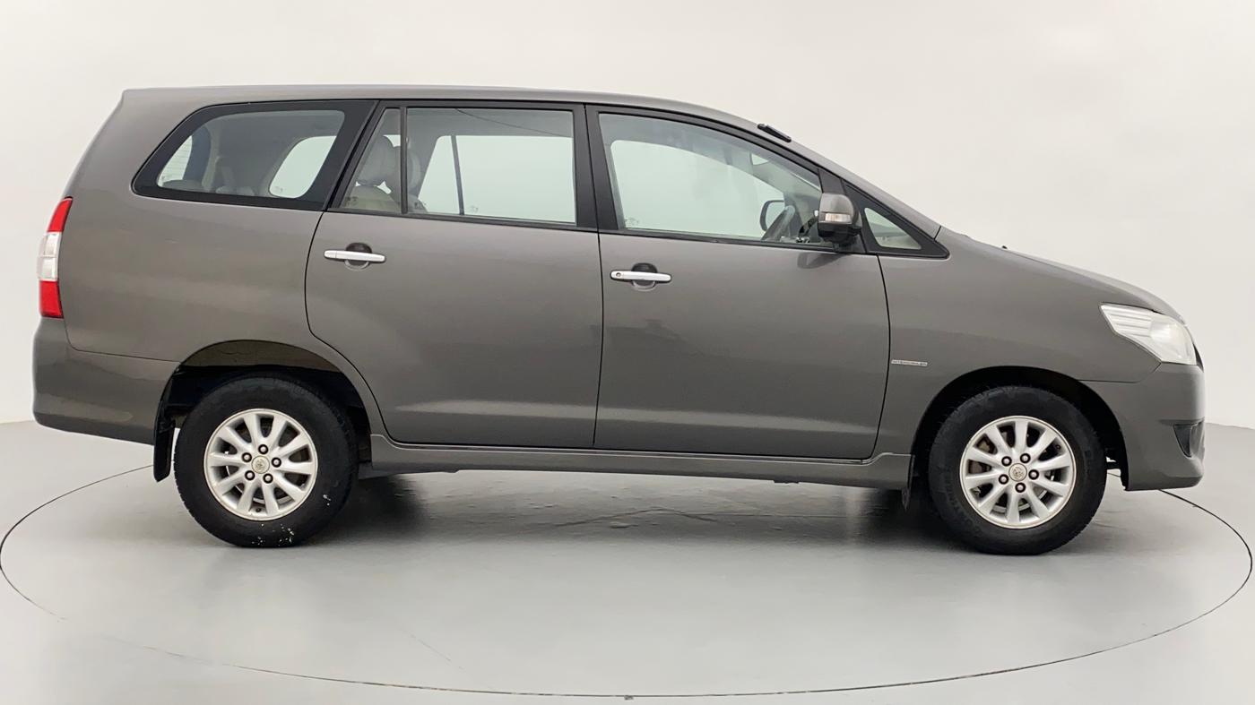 2013 Toyota Innova 2.5 VX 7 STR BS IV, Diesel, Manual, 1,02,551 km, Right Side View
