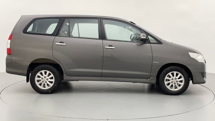 2013 Toyota Innova 2.5 VX 7 STR BS IV, Diesel, Manual, 1,02,551 km, Right Side View