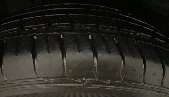 2018 Tata NEXON KRAZ MT PETROL, Petrol, Manual, 33,069 km, Right Front Tyre Tread