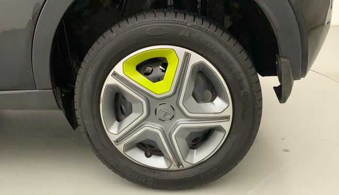 2018 Tata NEXON KRAZ MT PETROL, Petrol, Manual, 33,069 km, Left Rear Wheel