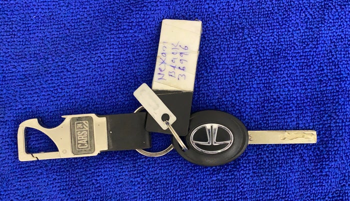 2018 Tata NEXON KRAZ MT PETROL, Petrol, Manual, 33,069 km, Key Close Up