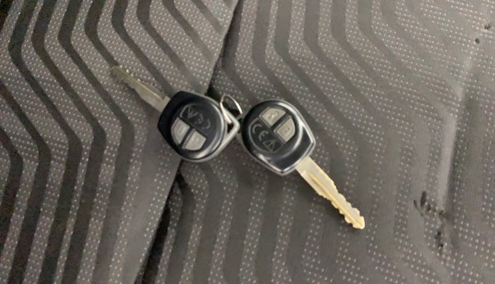 2019 Maruti Swift VXI AMT, Petrol, Automatic, 50,462 km, Key Close Up