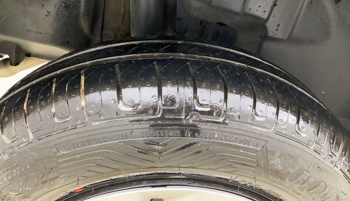 2019 Maruti Swift VXI AMT, Petrol, Automatic, 50,462 km, Right Rear Tyre Tread