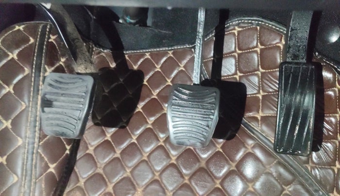 2023 Mahindra XUV700 AX 5 P MT 7 STR, Petrol, Manual, 13,935 km, Pedals