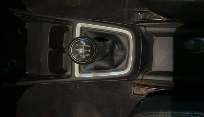 2022 Maruti Swift LXI, CNG, Manual, 92,405 km, Gear Lever