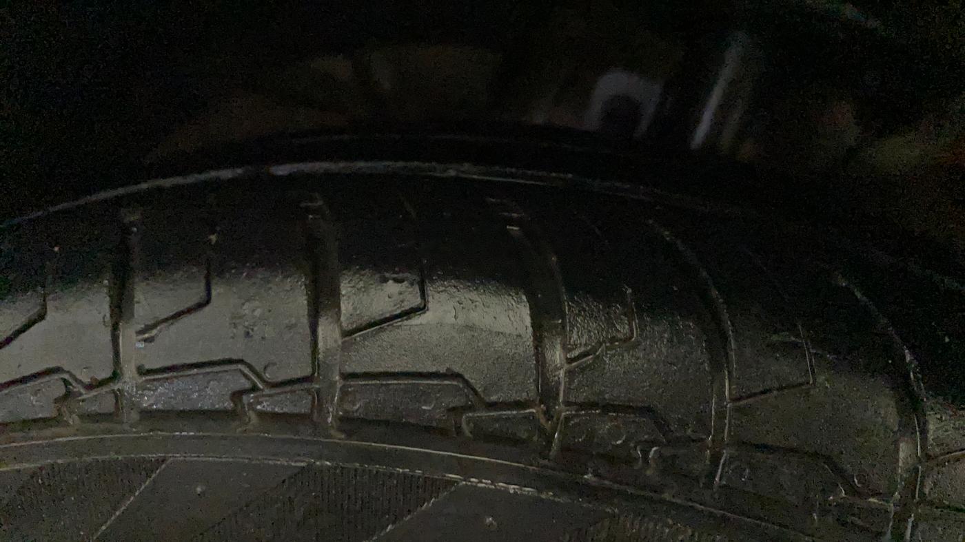 2022 Maruti Swift LXI, CNG, Manual, 91,300 km, Left Front Tyre Tread