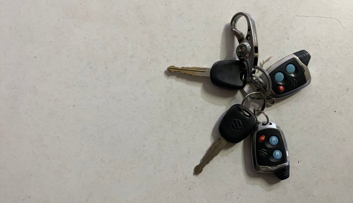 2022 Maruti Swift LXI, CNG, Manual, 92,405 km, Key Close Up