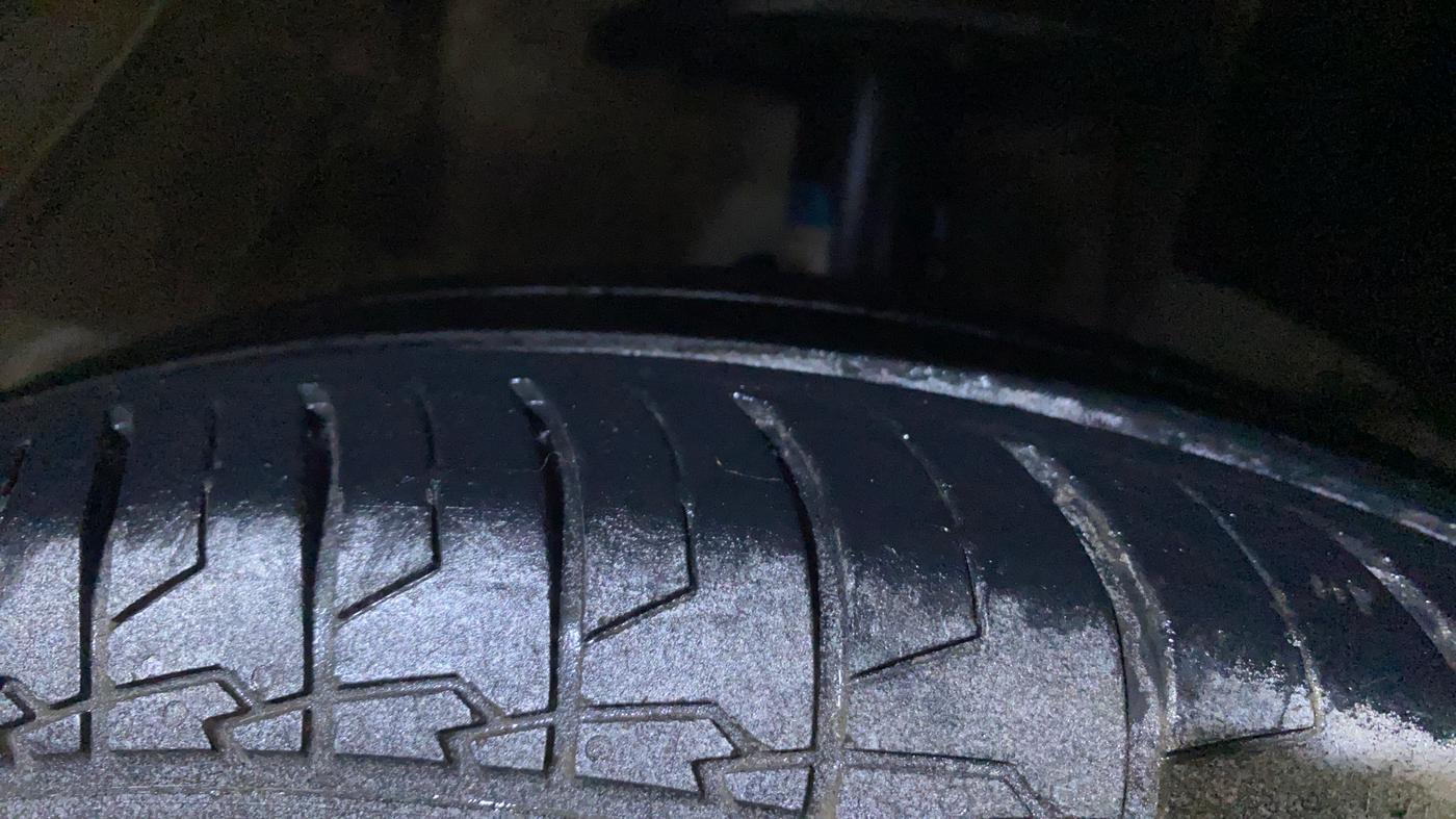 2022 Maruti Swift LXI, CNG, Manual, 91,300 km, Right Front Tyre Tread