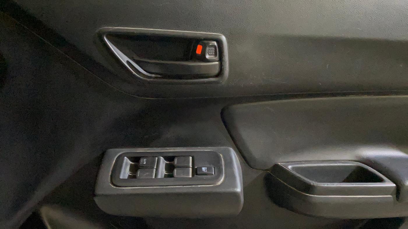 2022 Maruti Swift LXI, CNG, Manual, 91,300 km, Driver Side Door Panels Control