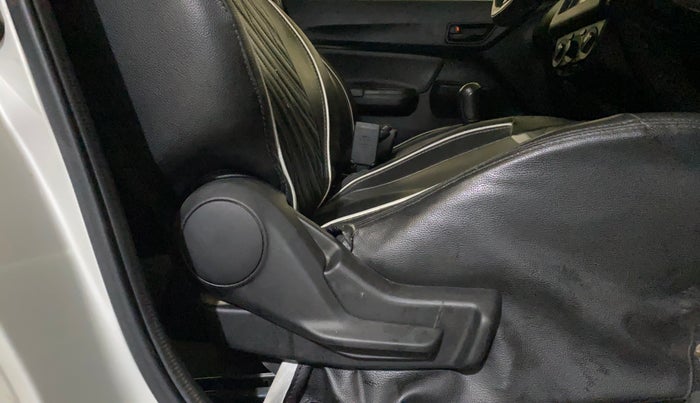 2022 Maruti Swift LXI, CNG, Manual, 92,405 km, Driver Side Adjustment Panel