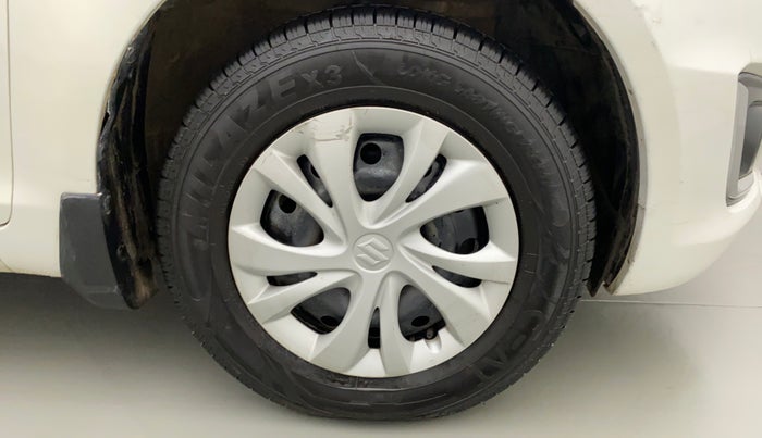 2017 Maruti Swift VXI, CNG, Manual, 57,454 km, Right Front Wheel