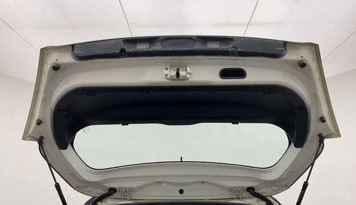 2017 Maruti Swift VXI, CNG, Manual, 57,454 km, Boot Door Open