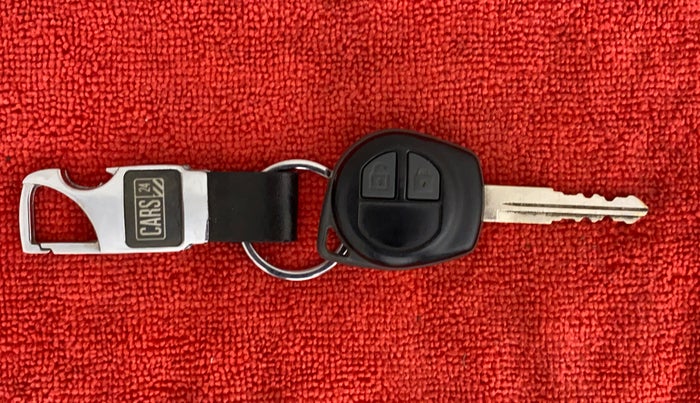 2017 Maruti Swift VXI, CNG, Manual, 57,454 km, Key Close Up