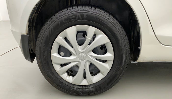 2017 Maruti Swift VXI, CNG, Manual, 57,454 km, Right Rear Wheel