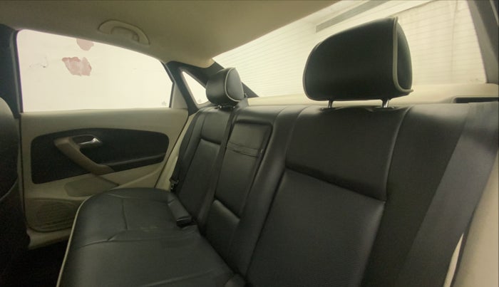 2013 Skoda Rapid AMBITION 1.6 MPI MT PLUS, Petrol, Manual, 82,602 km, Right Side Rear Door Cabin