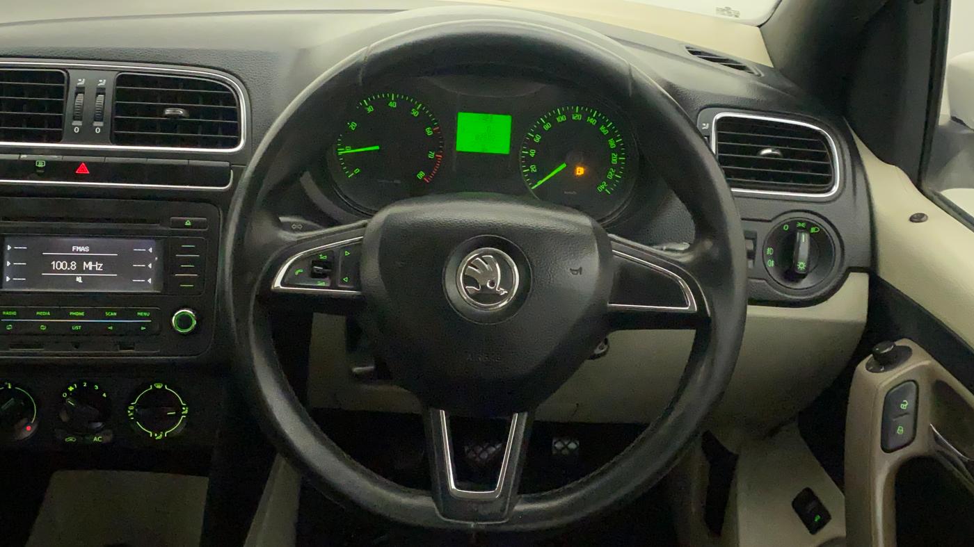 2013 Skoda Rapid AMBITION 1.6 MPI MT PLUS, Petrol, Manual, 82,602 km, Steering Wheel Close Up