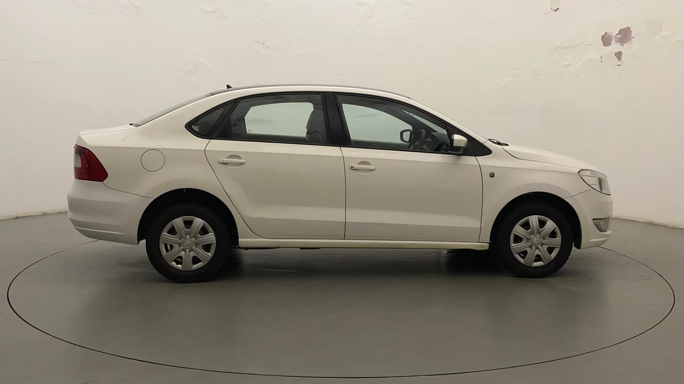 2013 Skoda Rapid AMBITION 1.6 MPI MT PLUS, Petrol, Manual, 82,602 km, Right Side