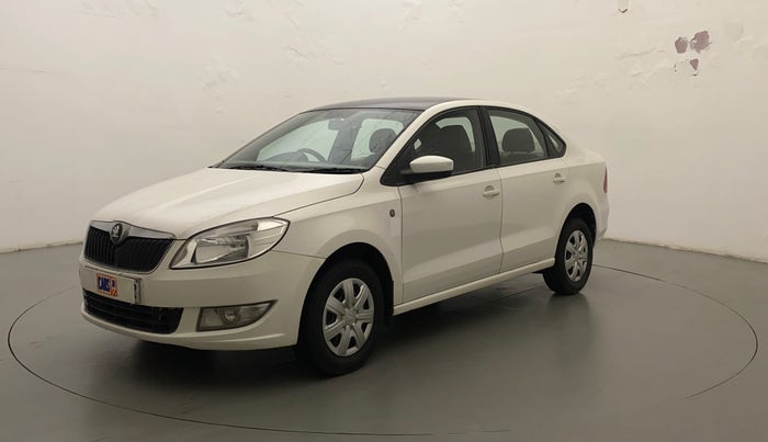 2013 Skoda Rapid AMBITION 1.6 MPI MT PLUS, Petrol, Manual, 82,602 km, Left Front Diagonal