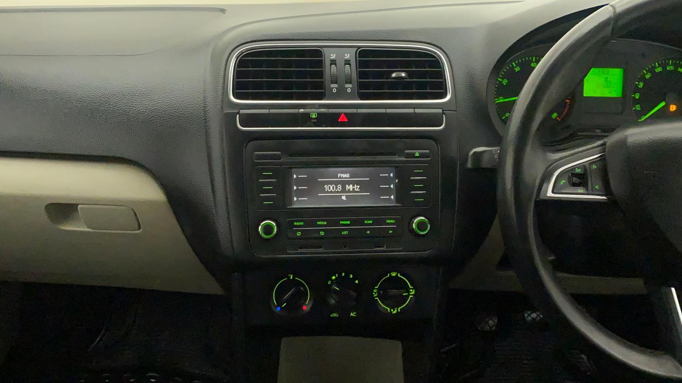 2013 Skoda Rapid AMBITION 1.6 MPI MT PLUS, Petrol, Manual, 82,602 km, Air Conditioner