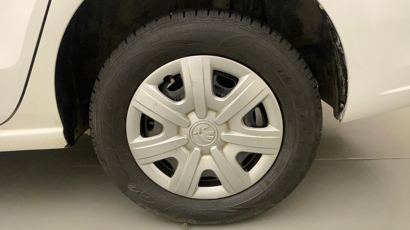2013 Skoda Rapid AMBITION 1.6 MPI MT PLUS, Petrol, Manual, 82,602 km, Left Rear Wheel