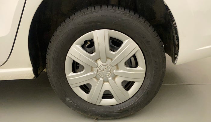 2013 Skoda Rapid AMBITION 1.6 MPI MT PLUS, Petrol, Manual, 82,602 km, Left Rear Wheel