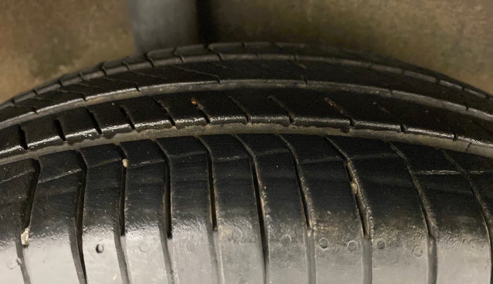 2013 Maruti Ritz VXI, Petrol, Manual, 66,713 km, Right Rear Tyre Tread