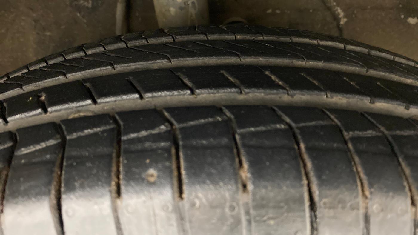 2013 Maruti Ritz VXI, Petrol, Manual, 66,713 km, Right Front Tyre Tread