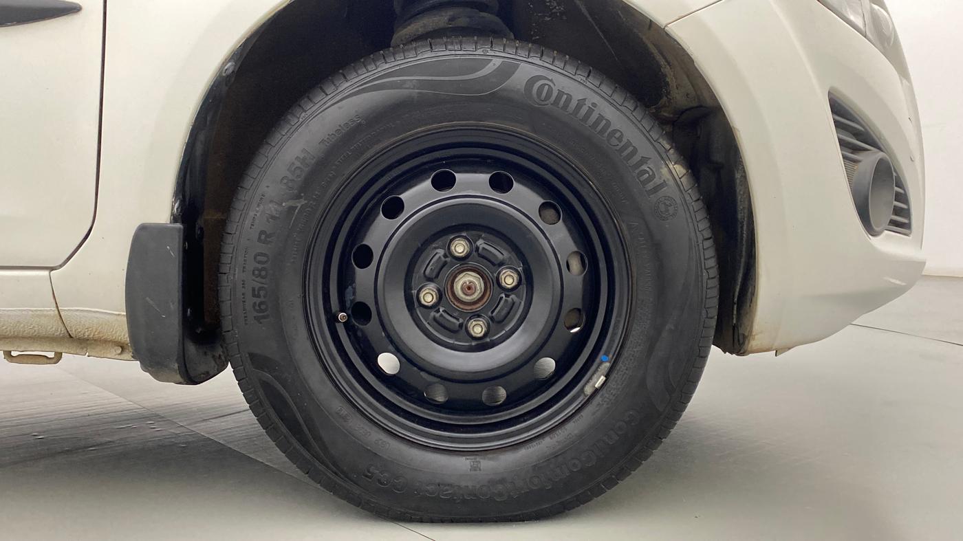 2013 Maruti Ritz VXI, Petrol, Manual, 66,713 km, Right Front Wheel