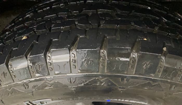 2023 Mahindra Thar LX P 2WD AT HT, Petrol, Automatic, 31,585 km, Left Rear Tyre Tread