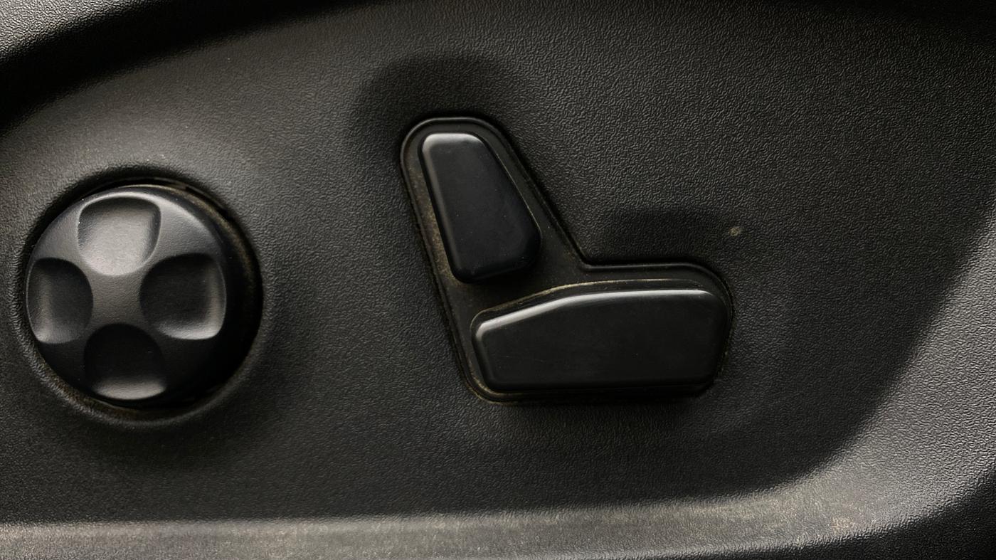 2022 Jeep Compass MODEL S (O) DIESEL 4X4 AT, Diesel, Automatic, 44,011 km, Driver Side Adjustment Panel