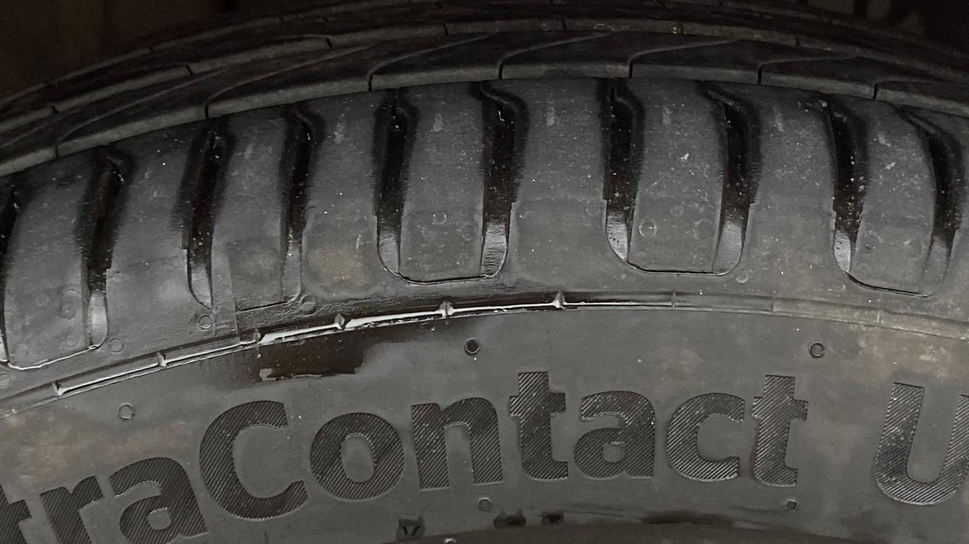 2022 Jeep Compass MODEL S (O) DIESEL 4X4 AT, Diesel, Automatic, 44,011 km, Right Front Tyre Tread