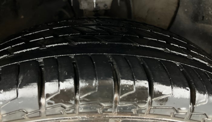 2015 Hyundai Elite i20 SPORTZ 1.2 (O), CNG, Manual, 72,732 km, Right Front Tyre Tread