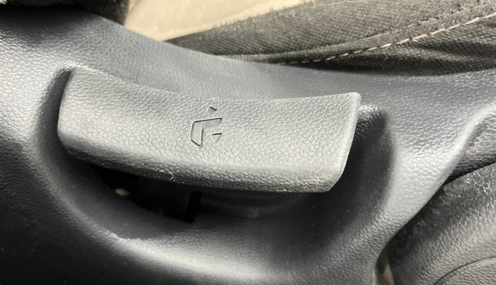 2015 Hyundai Elite i20 SPORTZ 1.2 (O), CNG, Manual, 72,732 km, Driver Side Adjustment Panel