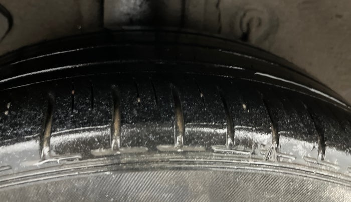 2015 Hyundai Elite i20 SPORTZ 1.2 (O), CNG, Manual, 72,732 km, Right Rear Tyre Tread