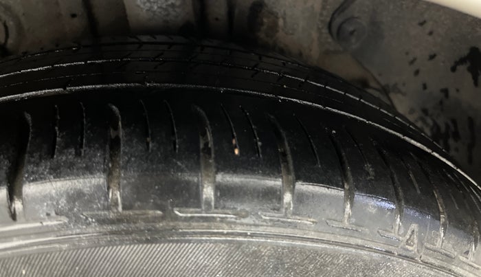 2015 Hyundai Elite i20 SPORTZ 1.2 (O), CNG, Manual, 72,732 km, Left Rear Tyre Tread