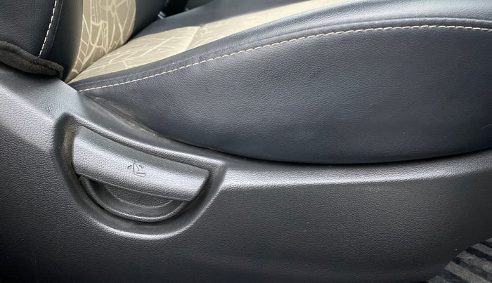 2018 Hyundai Grand i10 MAGNA 1.2 KAPPA VTVT, Petrol, Manual, 56,153 km, Driver Side Adjustment Panel