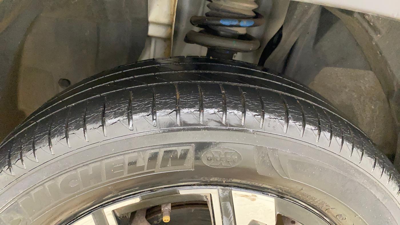 2021 Renault Kiger RXZ AMT, Petrol, Automatic, 33,628 km, Left Front Tyre Tread