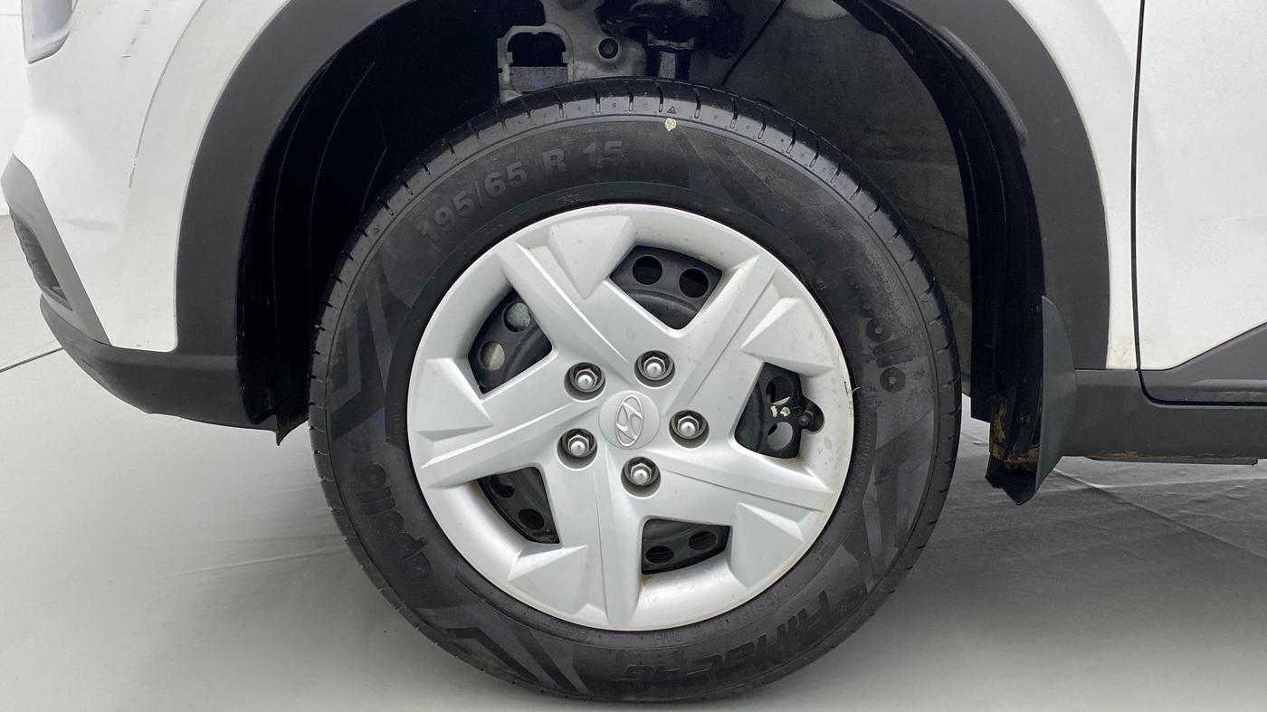 2022 Hyundai VENUE S 1.2, Petrol, Manual, 10,380 km, Left Front Wheel