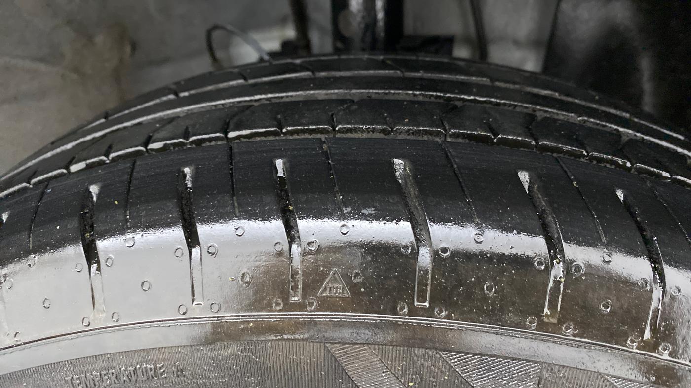 2022 Hyundai VENUE S 1.2, Petrol, Manual, 10,380 km, Right Front Tyre Tread