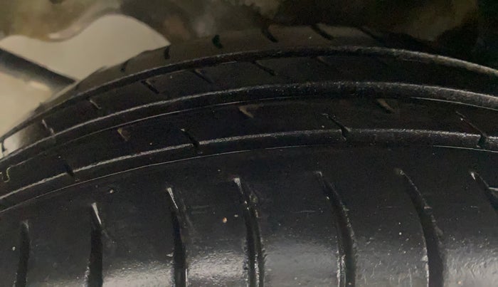 2014 Maruti Alto K10 VXI, Petrol, Manual, 70,639 km, Left Front Tyre Tread