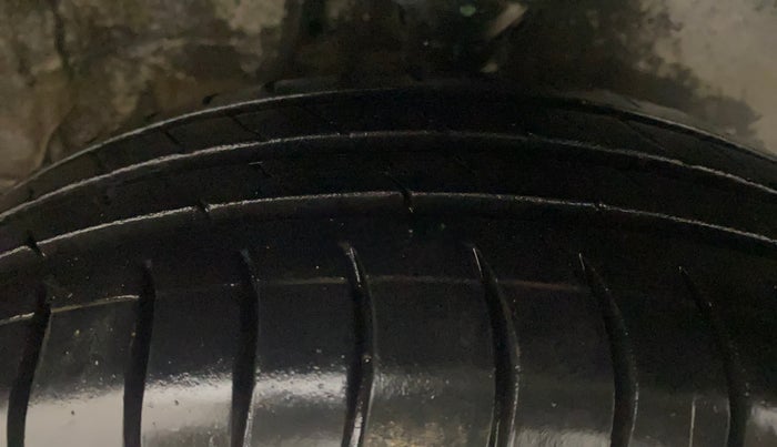 2014 Maruti Alto K10 VXI, Petrol, Manual, 70,639 km, Right Front Tyre Tread