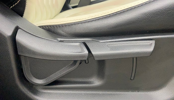 2020 KIA SONET HTX 1.0 IMT, Petrol, Manual, 1,04,558 km, Driver Side Adjustment Panel