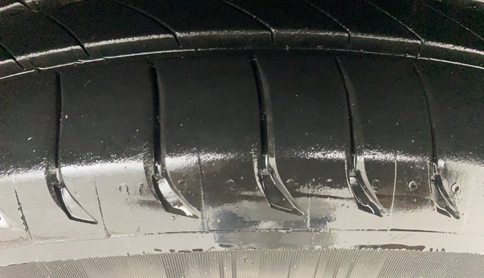 2020 KIA SONET HTX 1.0 IMT, Petrol, Manual, 1,04,558 km, Left Rear Tyre Tread